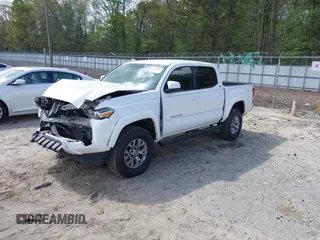 2017 Toyota Tacoma SR5 z VIN 3TMAZ5CN8HM045727, wystawiony jako IAAI lot #41962213 z przebiegiem 88 042 mil mil oraz . Historia ofert i sprzedaży dostępna na DreamBid. Obrazek 17.