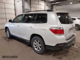 2011 Toyota Highlander with VIN 5TDBK3EH4BS083872, listed as a IAAI auction lot 41392392 with 305,143 mi miles. Bid and sale history available at carsss.com. Image 3.