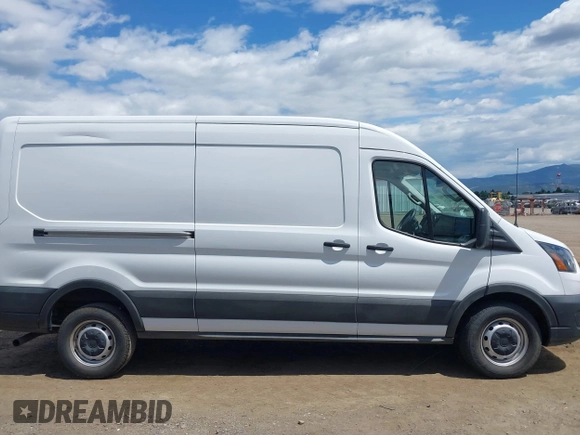 2023 Ford Transit Cargo z VIN 1FTBR1C89PKB34445, wystawiony jako IAAI lot #42414755 z przebiegiem 30 593 mil mil oraz . Historia ofert i sprzedaży dostępna na DreamBid. Obrazek 13.
