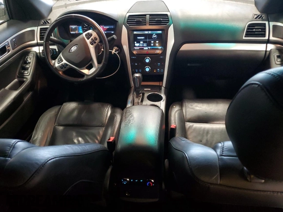 2014 Ford Explorer XLT z VIN 1FM5K7D80EGA23989, wystawiony jako Copart lot #56125425 z przebiegiem 222 734 mil mil oraz Szkoda całkowita • Salvage title. Historia ofert i sprzedaży dostępna na DreamBid. Obrazek 8.