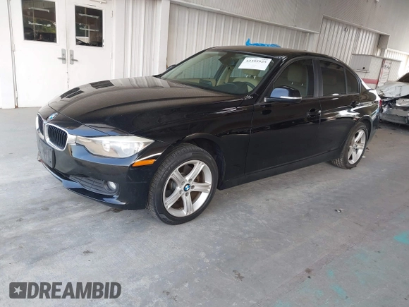 2013 BMW 3 Series 320i xDrive z VIN WBA3C3C56DF982906, wystawiony jako IAAI lot #42395925 z przebiegiem 117 880 mil mil oraz . Historia ofert i sprzedaży dostępna na DreamBid. Obrazek 17.