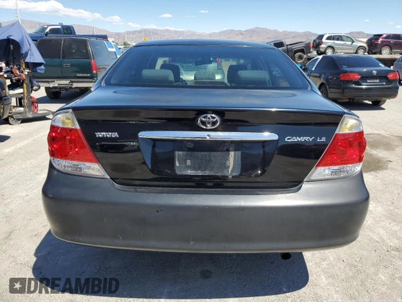 2005 Toyota Camry STD z VIN 4T1BE32K45U043696, wystawiony jako Copart lot #55087185 z przebiegiem 212 439 mil mil oraz Szkoda całkowita • Salvage title. Historia ofert i sprzedaży dostępna na DreamBid. Obrazek 6.