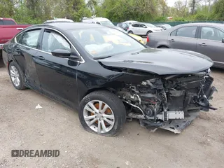 2015 Chrysler 200 Limited z VIN 1C3CCCAB7FN758391, wystawiony jako IAAI lot #39199780 z przebiegiem 88 050 mil mil oraz . Historia ofert i sprzedaży dostępna na DreamBid. Obrazek 1.