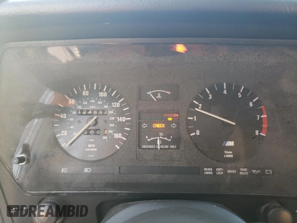 1987 BMW M6 z VIN WBAEE1405H2560004, wystawiony jako Copart lot #85741934 z przebiegiem 124 692 mil mil oraz Czysty tytuł • Clean title. Historia ofert i sprzedaży dostępna na DreamBid. Obrazek 9.