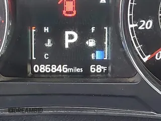 2021 Mitsubishi Outlander SE z VIN JA4APVAU7MU015876, wystawiony jako IAAI lot #42033891 z przebiegiem 86 846 mil mil oraz . Historia ofert i sprzedaży dostępna na DreamBid. Obrazek 15.