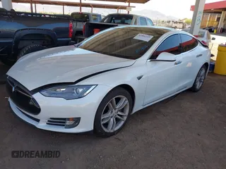 2013 Tesla Model S с VIN 5YJSA1CG8DFP22036, выставлен на аукционе IAAI как лот 41886249 с пробегом 125 477 миль миль и . История ставок и продаж доступна на DreamBid. Изображение 18.