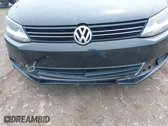 2013 Volkswagen Jetta SE z VIN 3VWDX7AJ5DM258429, wystawiony jako IAAI lot #42372776 z przebiegiem 211 579 mil mil oraz . Historia ofert i sprzedaży dostępna na DreamBid. Obrazek 6.