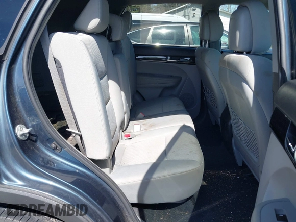 2011 Kia Sorento LX with VIN 5XYKT3A19BG164787, listed as a IAAI auction lot 41847231 with 139,050 mi miles. Bid and sale history available at carsss.com. Image 8.