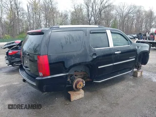 2007 Cadillac Escalade z VIN 1GYFK63847R152310, wystawiony jako IAAI lot #41912972 z przebiegiem Nie podano mil oraz . Historia ofert i sprzedaży dostępna na DreamBid. Obrazek 4.