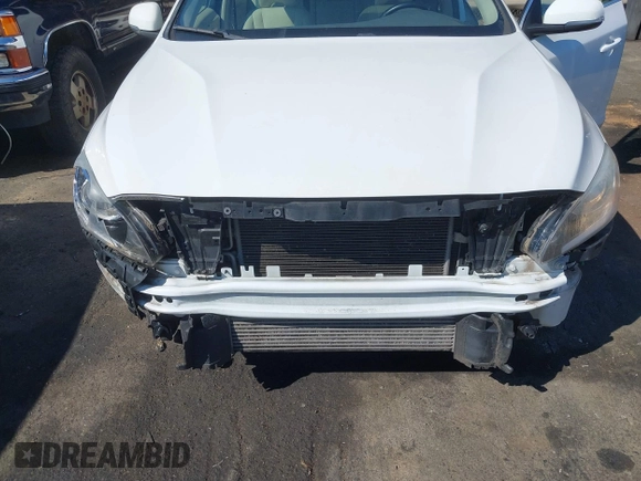 2015 Volvo V60 T5 Drive-E Premier with VIN YV140MEBXF1196500, listed as a IAAI auction lot 41848567 with 159,015 mi miles. Bid and sale history available at carsss.com. Image 6.