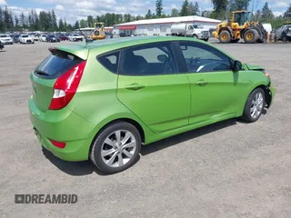 2013 Hyundai Accent SE z VIN KMHCU5AE4DU115896, wystawiony jako IAAI lot #42322656 z przebiegiem 92 391 mil mil oraz . Historia ofert i sprzedaży dostępna na DreamBid. Obrazek 4.