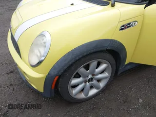2005 MINI Hardtop S z VIN WMWRE33505TL10590, wystawiony jako IAAI lot #42329906 z przebiegiem 202 395 mil mil oraz . Historia ofert i sprzedaży dostępna na DreamBid. Obrazek 6.