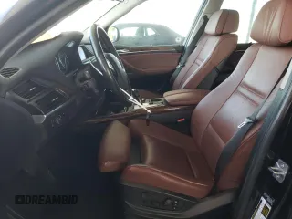 2013 BMW X5 xDrive35i z VIN 5UXZV4C56D0E11871, wystawiony jako Copart lot #58247665 z przebiegiem 136 874 mil mil oraz Szkoda całkowita • Salvage title. Historia ofert i sprzedaży dostępna na DreamBid. Obrazek 7.