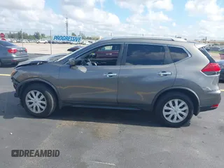 2017 Nissan Rogue SV z VIN JN8AT2MT0HW388730, wystawiony jako IAAI lot #42289935 z przebiegiem 124 943 mil mil oraz . Historia ofert i sprzedaży dostępna na DreamBid. Obrazek 15.