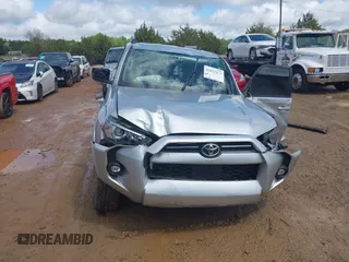 2021 Toyota 4Runner SR5 с VIN JTEMU5JR6M5885762, выставлен на аукционе IAAI как лот 42023275 с пробегом 113 140 миль миль и . История ставок и продаж доступна на DreamBid. Изображение 12.