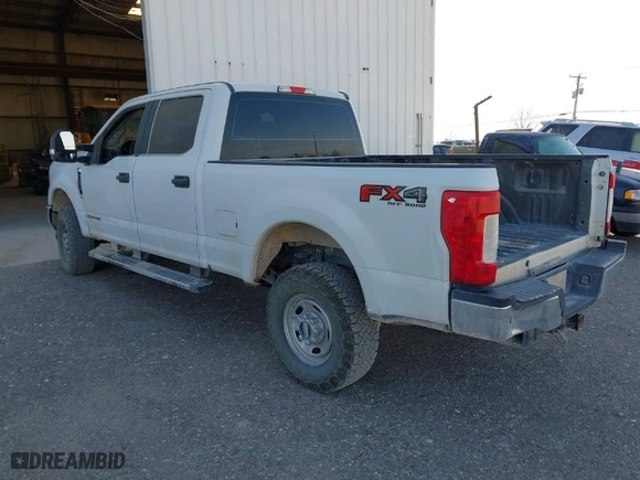 2017 Ford Super Duty F-250 SRW Lariat with VIN 1FT7W2BT8HEF21840, listed as a IAAI auction lot 41967866 with 278,619 mi miles. Bid and sale history available at carsss.com. Image 3.