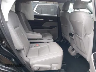 2019 Toyota Highlander SE with VIN 5TDJZRFH3KS732604, listed as a IAAI auction lot 41660910 with Not provided miles and . Bid and sale history available at DreamBid. Image 8.