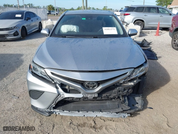 2020 Toyota Camry SE with VIN 4T1G11AK5LU357877, listed as a IAAI auction lot 41883271 with 111,246 mi miles. Bid and sale history available at carsss.com. Image 6.