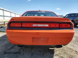 2010 Dodge Challenger R/T Classic z VIN 2B3CJ5DT6AH270246, wystawiony jako Copart lot #53499155 z przebiegiem 69 107 mil mil oraz Szkoda całkowita • Salvage title. Historia ofert i sprzedaży dostępna na DreamBid. Obrazek 6.