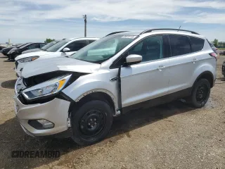 2018 Ford Escape SE z VIN 1FMCU9GD9JUB32520, wystawiony jako Copart lot #58670115 z przebiegiem 30 124 mil mil oraz Szkody całkowita. Historia ofert i sprzedaży dostępna na DreamBid. Obrazek 1.