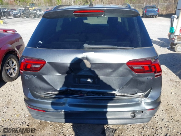 2018 Volkswagen Tiguan SEL with VIN 3VV3B7AX6JM015971, listed as a IAAI auction lot 41712580 with 138,681 mi miles. Bid and sale history available at carsss.com. Image 16.