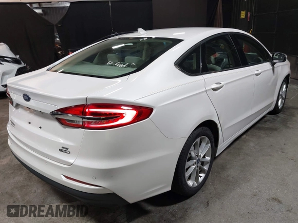 2020 Ford Fusion SE z VIN 3FA6P0LU8LR142370, wystawiony jako IAAI lot #42457342 z przebiegiem 53 808 mil mil oraz . Historia ofert i sprzedaży dostępna na DreamBid. Obrazek 4.