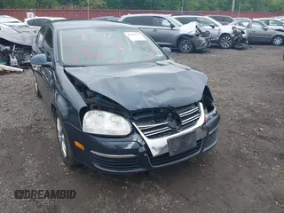 2010 Volkswagen Jetta Limited Edition z VIN 3VWAZ7AJ5AM155049, wystawiony jako IAAI lot #42276777 z przebiegiem 88 699 mil mil oraz . Historia ofert i sprzedaży dostępna na DreamBid. Obrazek 17.