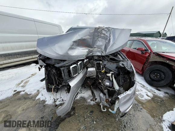 2018 Jeep Grand Cherokee Limited z VIN 1C4RJFBG4JC295329, wystawiony jako Copart lot #53051375 z przebiegiem Nie podano mil oraz Nie do naprawy • Non repairable. Historia ofert i sprzedaży dostępna na DreamBid. Obrazek 5.