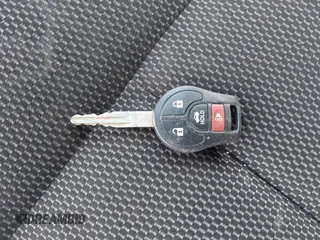 2016 Nissan Versa SV z VIN 3N1CN7AP6GL830257, wystawiony jako IAAI lot #41866021 z przebiegiem 129 051 mil mil oraz . Historia ofert i sprzedaży dostępna na DreamBid. Obrazek 11.