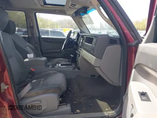 2007 Jeep Commander Sport with VIN 1J8HG48K27C661932, listed as a IAAI auction lot 42132895 with 255,707 mi miles. Bid and sale history available at carsss.com. Image 5.