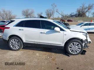 2017 Cadillac XT5 Premium Luxury AWD z VIN 1GYKNERS3HZ284561, wystawiony jako IAAI lot #41887147 z przebiegiem 119 189 mil mil oraz . Historia ofert i sprzedaży dostępna na DreamBid. Obrazek 14.