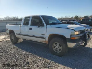 2000 Chevrolet Silverado 1500 LT with VIN 1GCEK19T0YE111021, listed as a Copart auction lot 89134345 with 331,038 mi miles and Salvage Title. Bid and sale history available at carsss.com. Image 4.