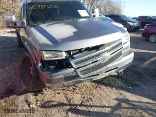 2006 Chevrolet Silverado 2500HD LT2 with VIN 1GCHK29D66E255102, listed as a IAAI auction lot 40989120 with 216,000 mi miles. Bid and sale history available at carsss.com. Image 6.