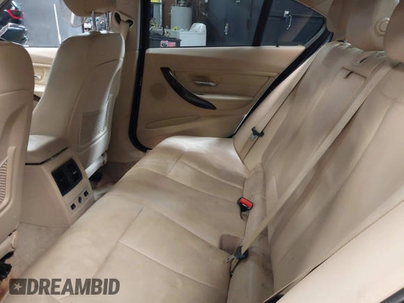 2015 BMW 3 Series 328i xDrive с VIN WBA3B5G55FNS13718, выставлен на аукционе IAAI как лот 42264153 с пробегом 180 428 миль миль и . История ставок и продаж доступна на DreamBid. Изображение 8.