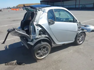 2009 Smart fortwo Pure with VIN WMEEJ31X09K282711, listed as a IAAI auction lot 42164223 with Not provided miles and . Bid and sale history available at DreamBid. Image 4.