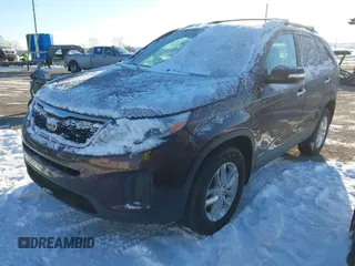 2014 Kia Sorento LX with VIN 5XYKTDA70EG549475, listed as a IAAI auction lot 41402862 with 147,087 mi miles. Bid and sale history available at carsss.com. Image 2.