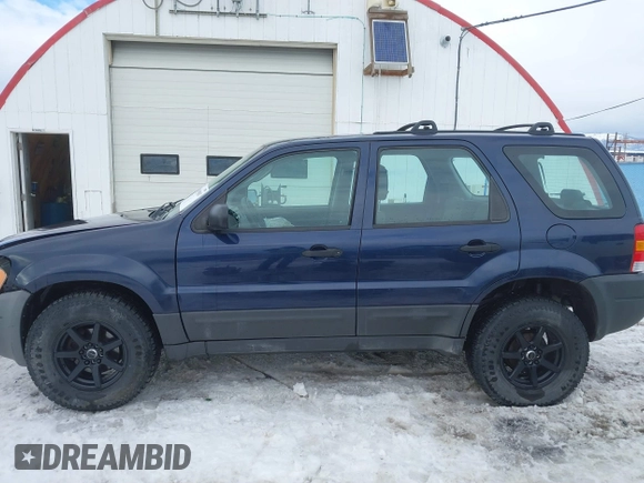 2003 Ford Escape XLS Popular with VIN 1FMYU92153KE01890, listed as a IAAI auction lot 41605087 with 109,411 mi miles. Bid and sale history available at carsss.com. Image 15.
