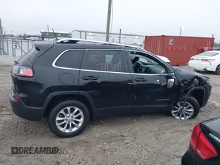 2019 Jeep Cherokee Latitude with VIN 1C4PJMCB8KD367868, listed as a IAAI auction lot 41465306 with 84,250 mi miles. Bid and sale history available at carsss.com. Image 13.