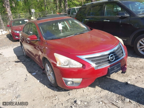 2015 Nissan Altima 2.5 S with VIN 1N4AL3AP1FC183723, listed as a IAAI auction lot 42005022 with 322,687 mi miles. Bid and sale history available at carsss.com. Image 1.