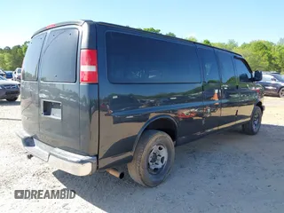 2017 Chevrolet Express Passenger LT z VIN 1GAZGPFGXH1166220, wystawiony jako IAAI lot #42018697 z przebiegiem 206 940 mil mil oraz . Historia ofert i sprzedaży dostępna na DreamBid. Obrazek 4.