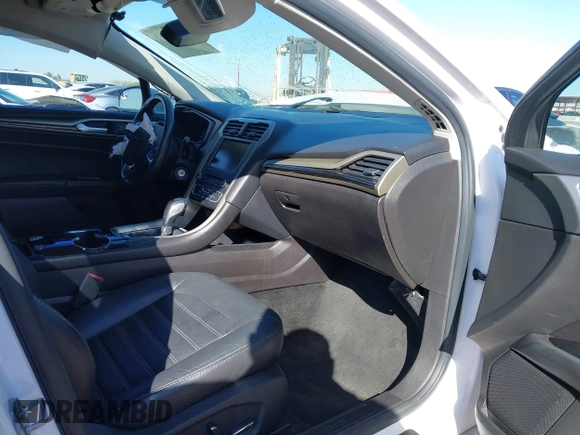 2016 Ford Fusion SE with VIN 3FA6P0HD4GR384880, listed as a IAAI auction lot 41663361 with 125,352 mi miles. Bid and sale history available at carsss.com. Image 5.