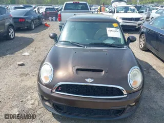 2011 MINI Cooper Hardtop S with VIN WMWSV3C5XBTY14285, listed as a IAAI auction lot 42035836 with 111,479 mi miles. Bid and sale history available at carsss.com. Image 6.