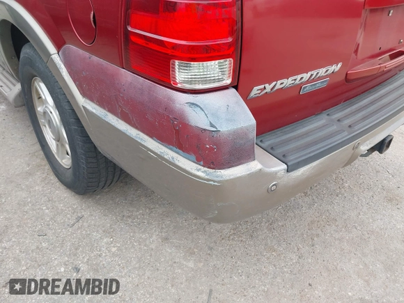 2004 Ford Expedition Eddie Bauer with VIN 1FMFU17L74LA46624, listed as a IAAI auction lot 41928841 with 240,572 mi miles. Bid and sale history available at carsss.com. Image 12.