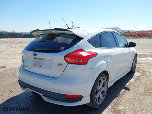 2015 Ford Focus ST with VIN 1FADP3L98FL292289, listed as a IAAI auction lot 41670338 with 100,742 mi miles. Bid and sale history available at carsss.com. Image 4.