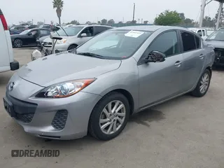 2012 Mazda 3 i Touring z VIN JM1BL1V85C1547347, wystawiony jako IAAI lot #42461435 z przebiegiem 141 842 mil mil oraz . Historia ofert i sprzedaży dostępna na DreamBid. Obrazek 2.
