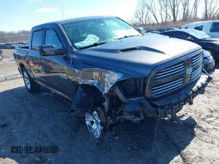 2017 Ram 1500 Night z VIN 1C6RR7MT7HS624590, wystawiony jako IAAI lot #41805704 z przebiegiem 104 033 mil mil oraz . Historia ofert i sprzedaży dostępna na DreamBid. Obrazek 1.