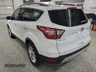 2018 Ford Escape SE z VIN 1FMCU9GD4JUA76194, wystawiony jako IAAI lot #42421138 z przebiegiem 47 896 mil mil oraz . Historia ofert i sprzedaży dostępna na DreamBid. Obrazek 22.