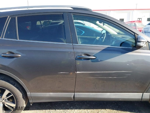 2018 Toyota RAV4 XLE with VIN 2T3WFREV2JW509988, listed as a IAAI auction lot 41729250 with 96,135 mi miles. Bid and sale history available at carsss.com. Image 13.