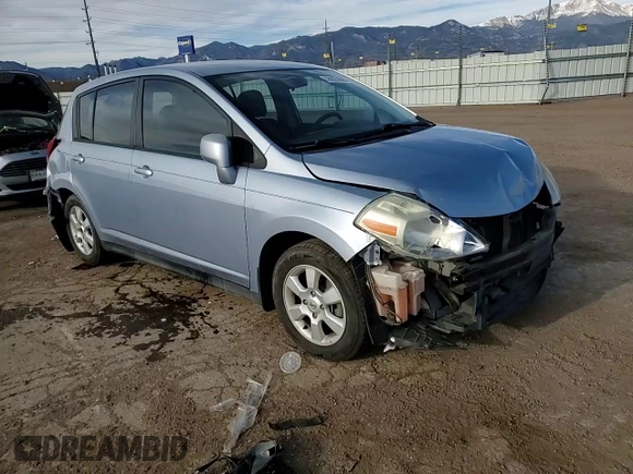 2009 Nissan Versa SL z VIN 3N1BC13E39L395999, wystawiony jako Copart lot #50225605 z przebiegiem 183 206 mil mil oraz Szkoda całkowita • Salvage title. Historia ofert i sprzedaży dostępna na DreamBid. Obrazek 10.