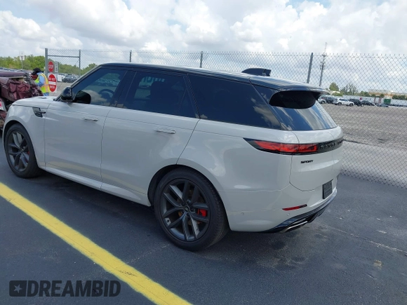 2024 Land Rover Range Rover Sport Dynamic SE z VIN SAL1L9FU7RA180295, wystawiony jako IAAI lot #42350067 z przebiegiem 10 776 mil mil oraz . Historia ofert i sprzedaży dostępna na DreamBid. Obrazek 3.